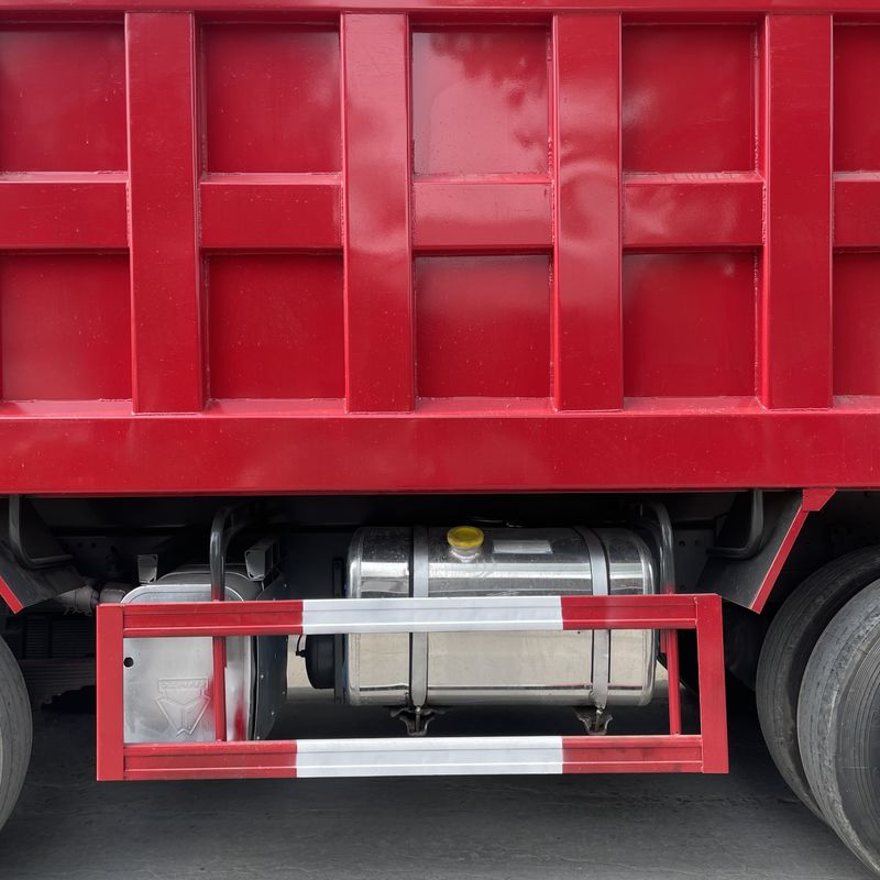 Μέγιστη ροπή 1500-2000Nm SINO TRUCK Χρησιμοποιείται HOWO 8*4 βαρύ φορτηγό απορριμμάτων