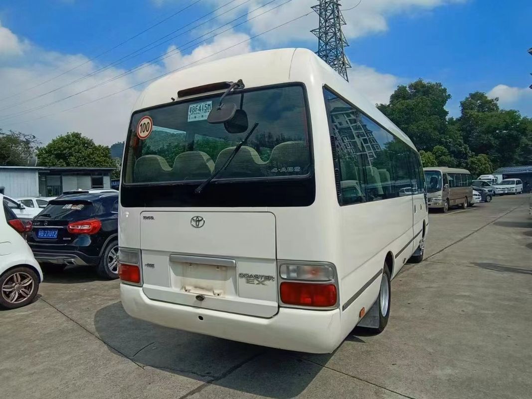 24 θέσεις επιβατικό λεωφορείο Toyota Coaster Bus στην Ιαπωνία άνετο στυλ 7005*2040*2785mm