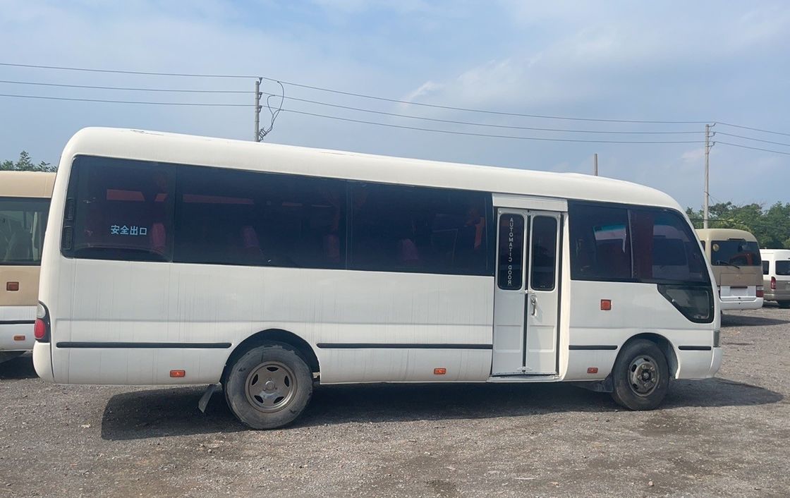 30 θέσεις Toyota Coaster Bus Αριστερή οδήγηση και άνετο στυλ με κινητήρα ντίζελ