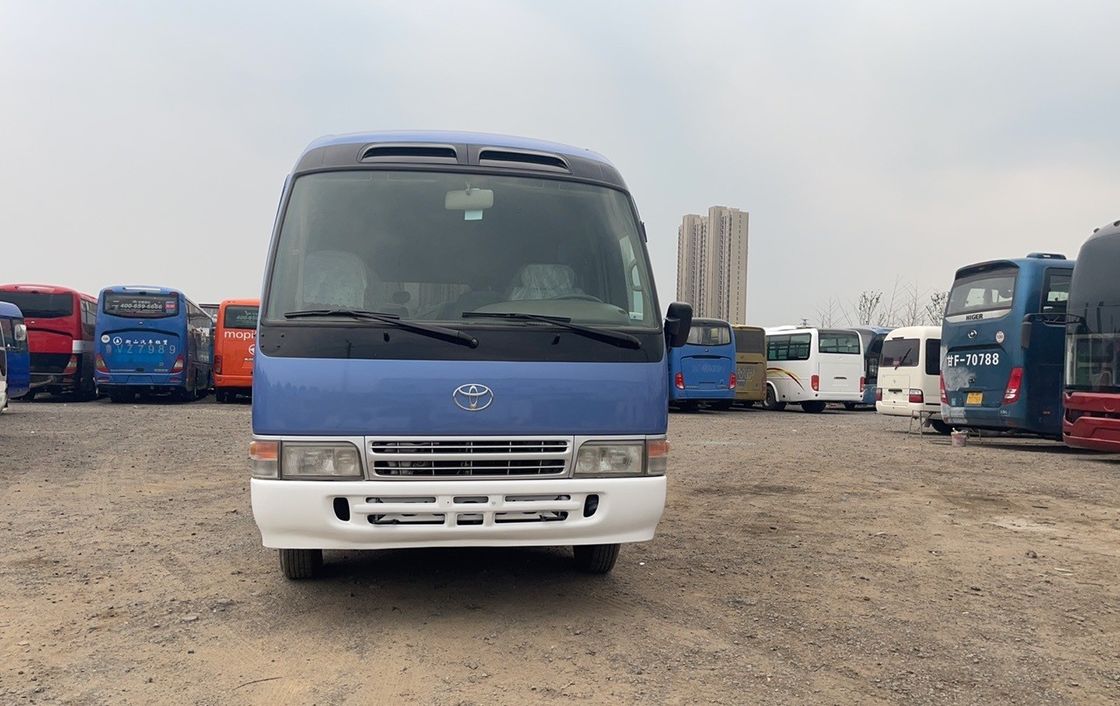 Αριστερή κίνηση χειροκίνητο κιβώτιο ταχυτήτων τύπου Toyota Coaster Bus Diesel Χρησιμοποιούμενο λεωφορείο με 30 θέσεις