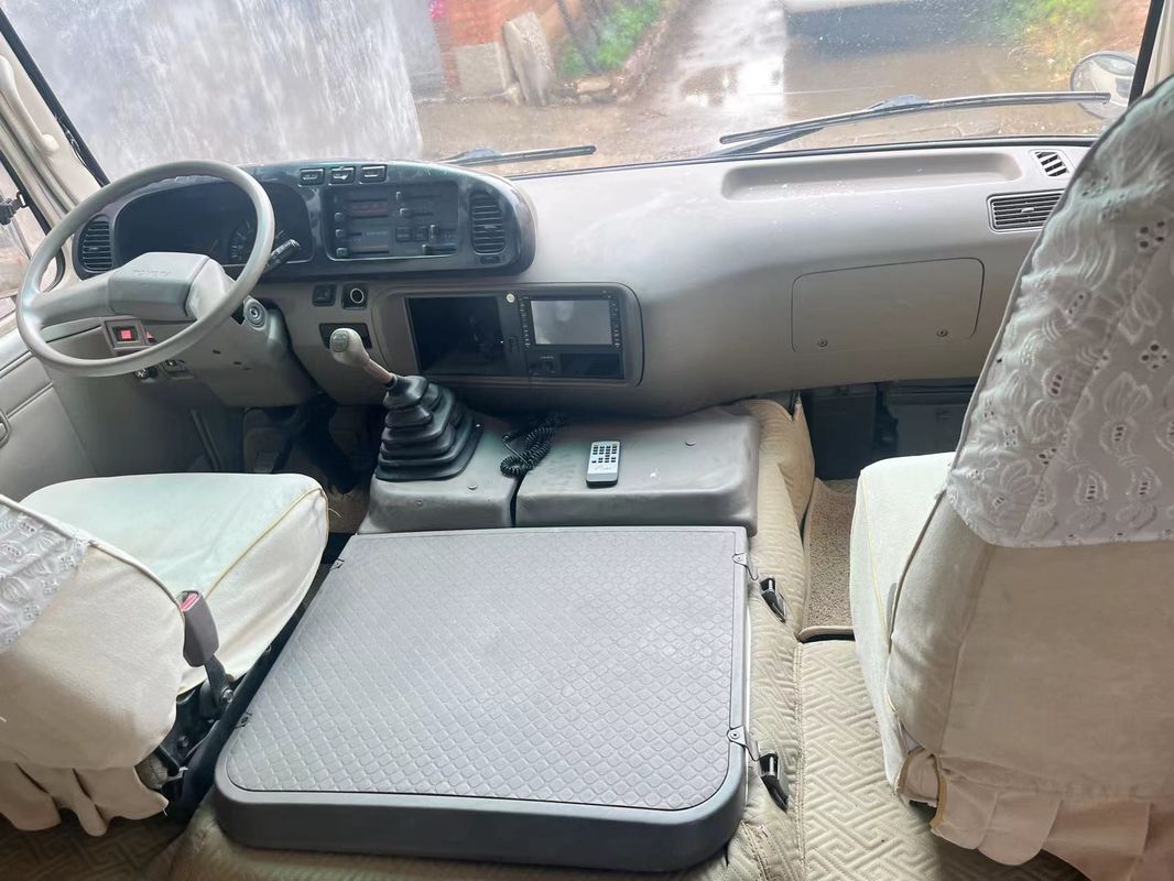 Πρότυπο εκπομπών Euro 3 Χρησιμοποιημένο λεωφορείο Toyota Coaster 30 θέσεων με χωρητικότητα κινητήρα 4L