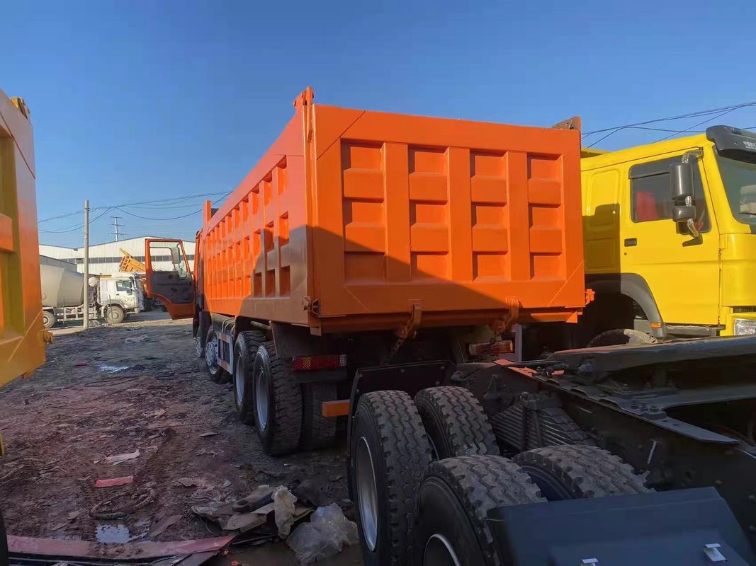 16 Αριθμός ελαστικού LHD SINO Χρησιμοποιούμενο φορτηγό απορριμμάτων HOWO 8X4 βαρύ φορτηγό με μετατροπέα HW