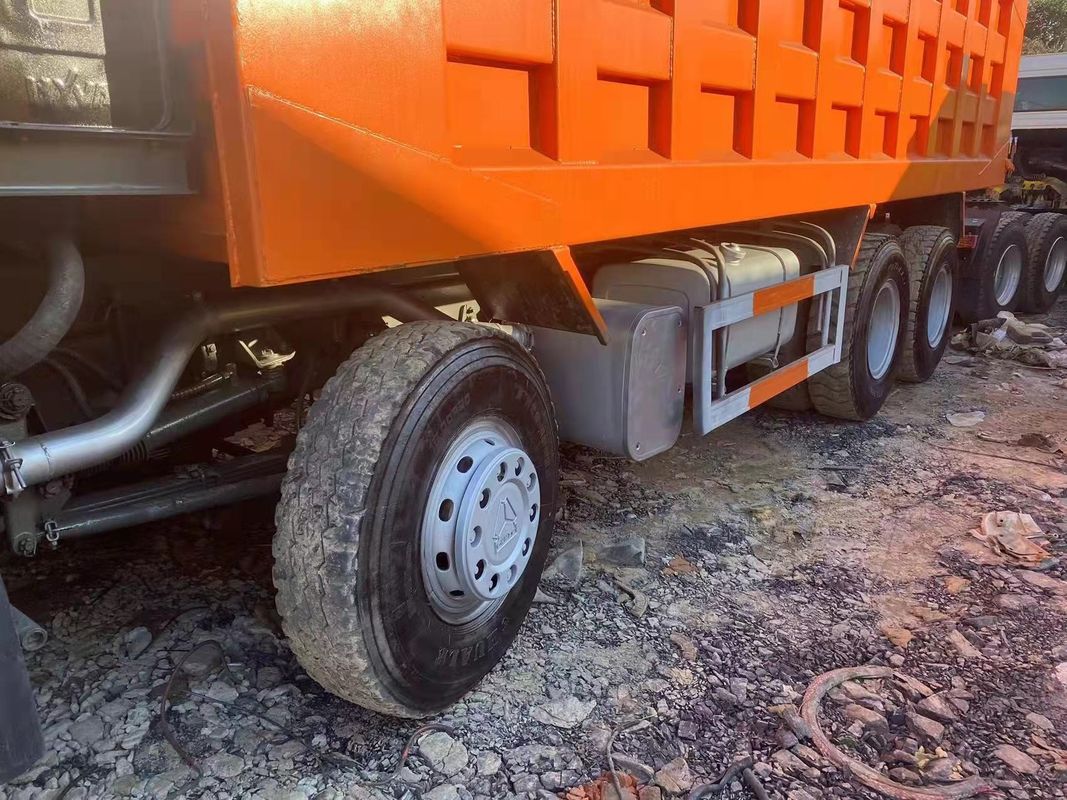 16 Αριθμός ελαστικού LHD SINO Χρησιμοποιούμενο φορτηγό απορριμμάτων HOWO 8X4 βαρύ φορτηγό με μετατροπέα HW