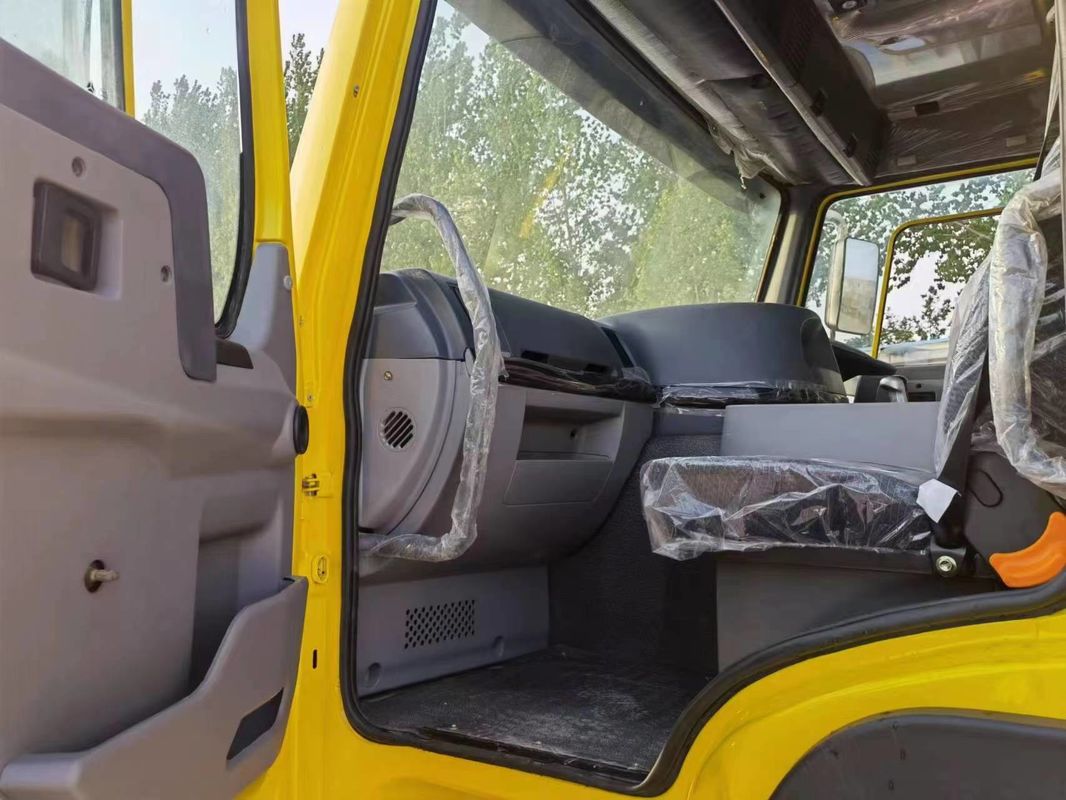 RHD SINO HOWO 8X4 Χρησιμοποιούμενο βαρύ φορτηγό G.V.W. 31T κιβώτιο ταχυτήτων