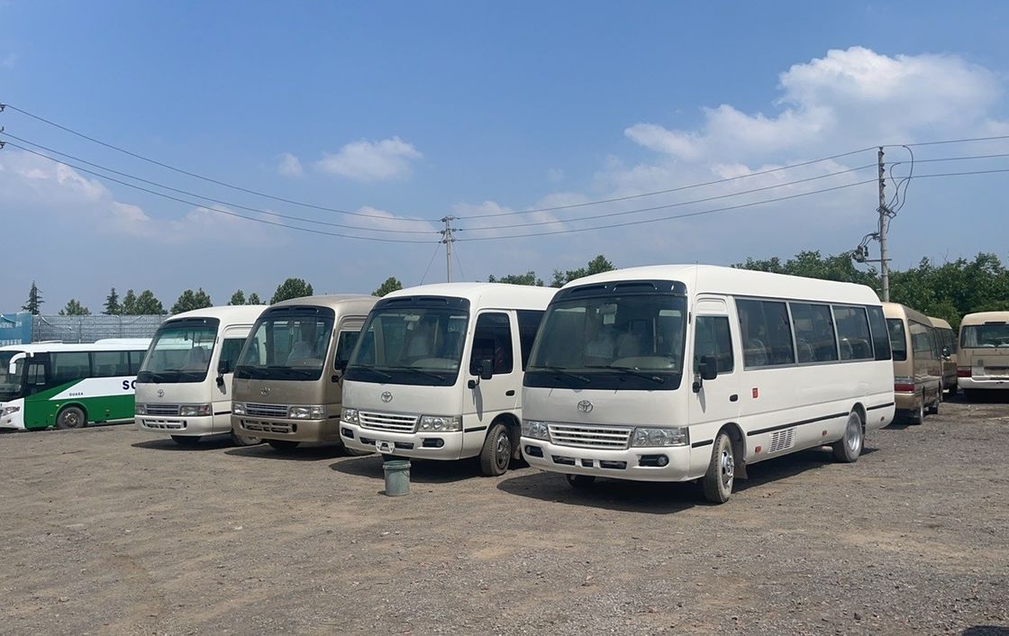 Χρησιμοποιημένο λεωφορείο Toyota Coaster με 30 θέσεις και μέγιστη ισχύ 113/5200 kW σε καλή κατάσταση