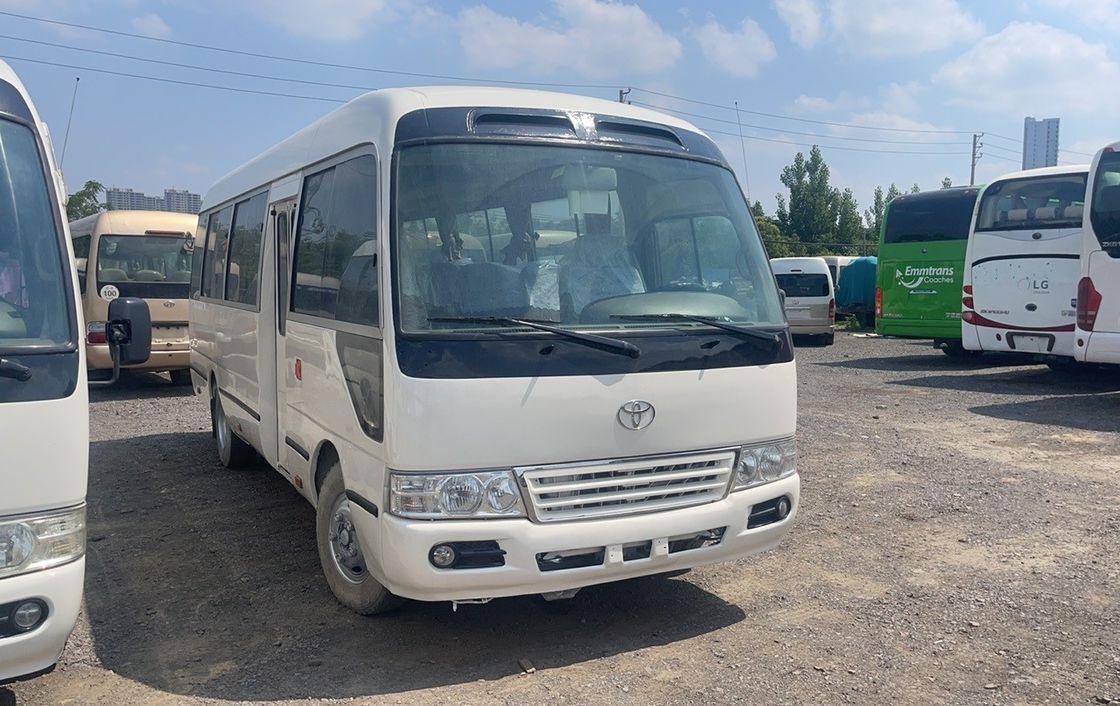 Χρησιμοποιημένο λεωφορείο Toyota Coaster με 30 θέσεις και μέγιστη ισχύ 113/5200 kW σε καλή κατάσταση