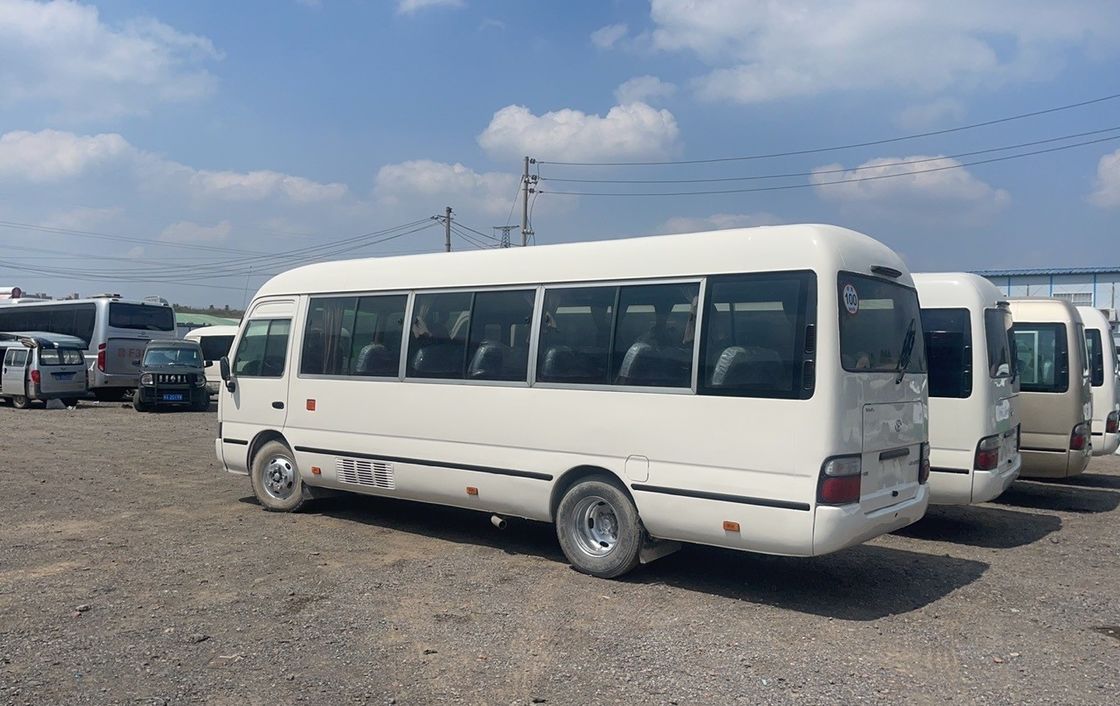 Χρησιμοποιημένο λεωφορείο Toyota Coaster με 30 θέσεις και μέγιστη ισχύ 113/5200 kW σε καλή κατάσταση