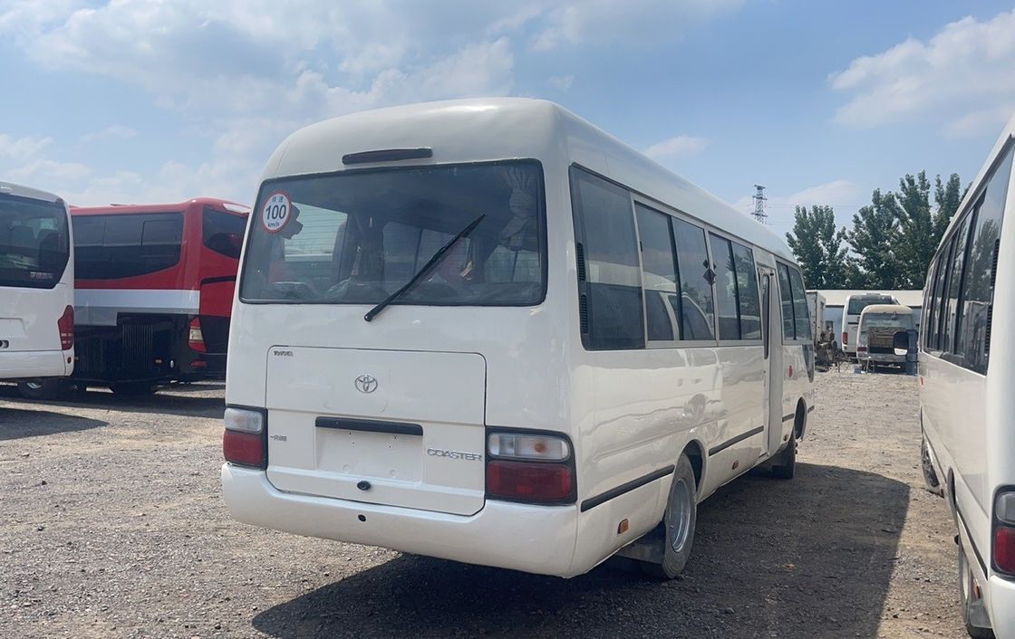 Χρησιμοποιημένο λεωφορείο Toyota Coaster με 30 θέσεις και μέγιστη ισχύ 113/5200 kW σε καλή κατάσταση