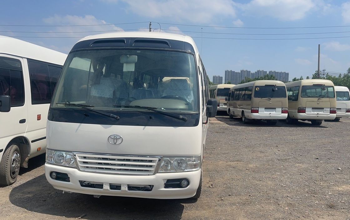 Χρησιμοποιημένο λεωφορείο Toyota Coaster με 30 θέσεις και μέγιστη ισχύ 113/5200 kW σε καλή κατάσταση