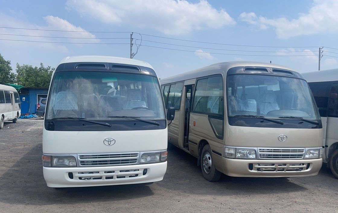 30 θέσεις Χρησιμοποιούμενο λεωφορείο Toyota Coaster με 9.00R20 ελαστικά και μέγιστη ισχύ 113/5200 kW