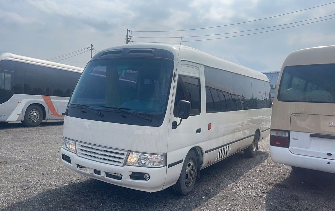 Καλή κατάσταση 30 θέσεις μεταχειρισμένο λεωφορείο Toyota Coaster με G.V.W 5900kg και EURO 3 Emissio