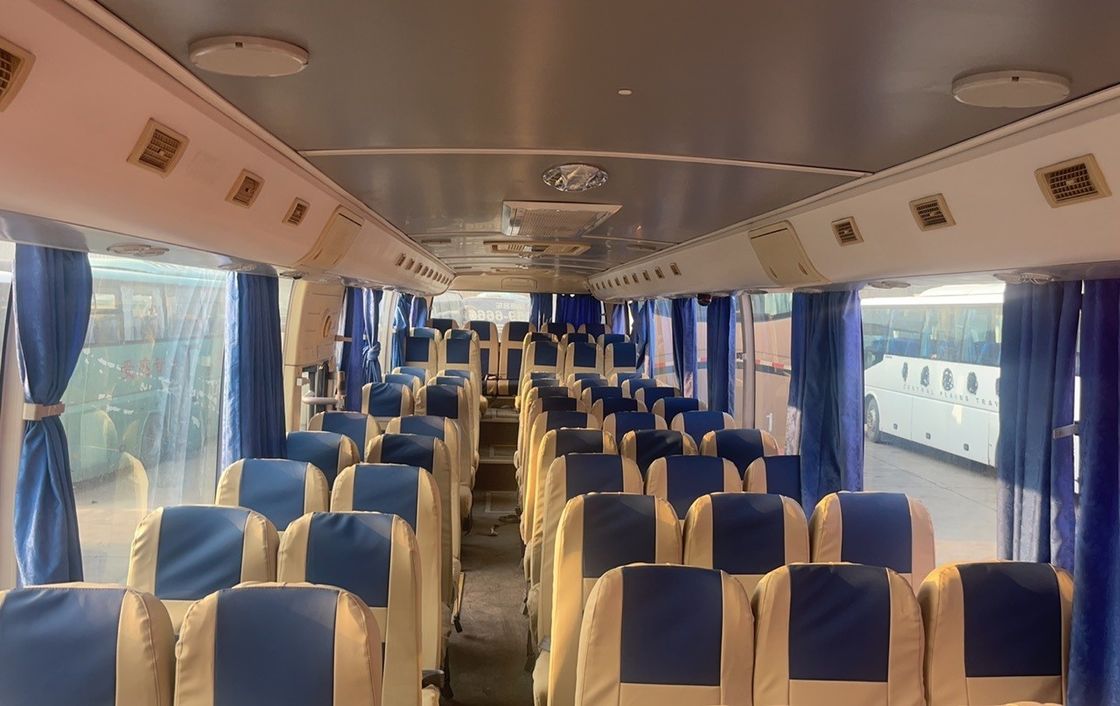 62 θέσεις πολυτελές λεωφορείο στην Αφρική Μετασκευασμένο με εναλλακτικό ρεύμα και χειροκίνητη μετάδοση