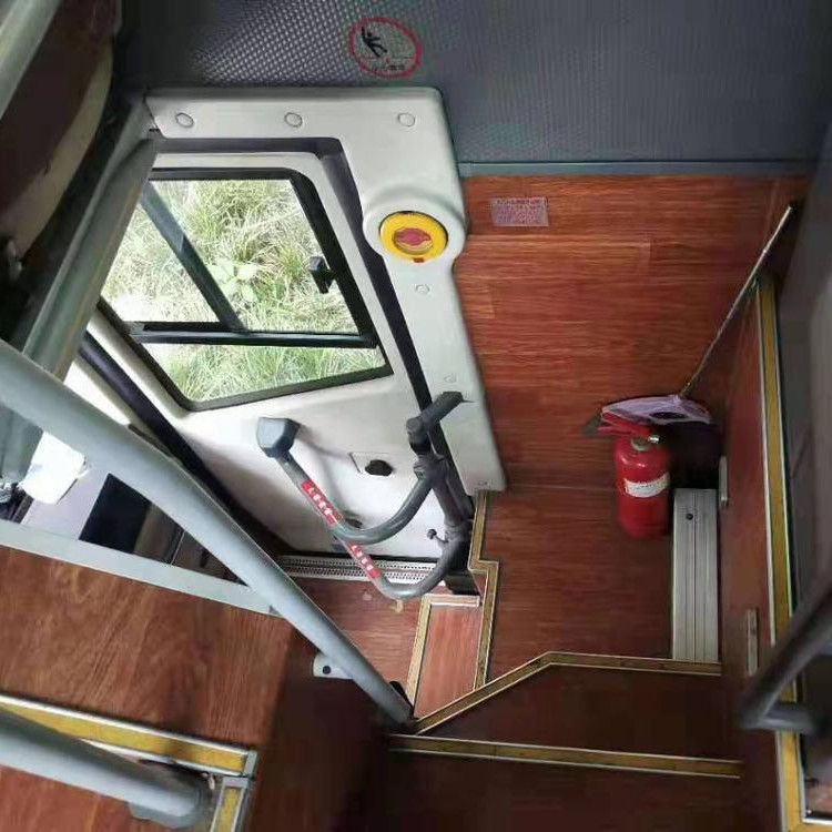 2015 Έτος 59 θέσεις πολυτελές τουριστικό λεωφορείο με χωρητικότητα κινητήρα 8L και Max. Ιπποδύναμη 375 ίππων