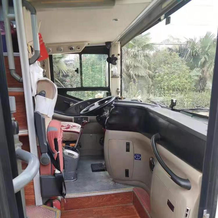 2015 Έτος 59 θέσεις πολυτελές τουριστικό λεωφορείο με χωρητικότητα κινητήρα 8L και Max. Ιπποδύναμη 375 ίππων