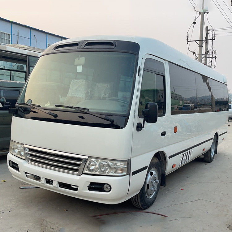 30 θέσεις Χρησιμοποιημένο λεωφορείο Toyota Coaster σε καλή κατάσταση 7005*2040*2785 6-8L χωρητικότητα κινητήρα