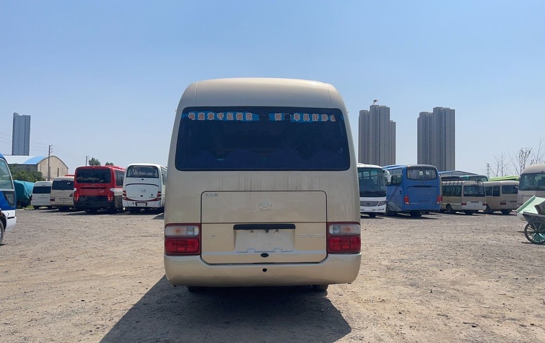 Το Toyota Coaster 19-29 καθίσματα με συρόμενα παράθυρα και πόρτες