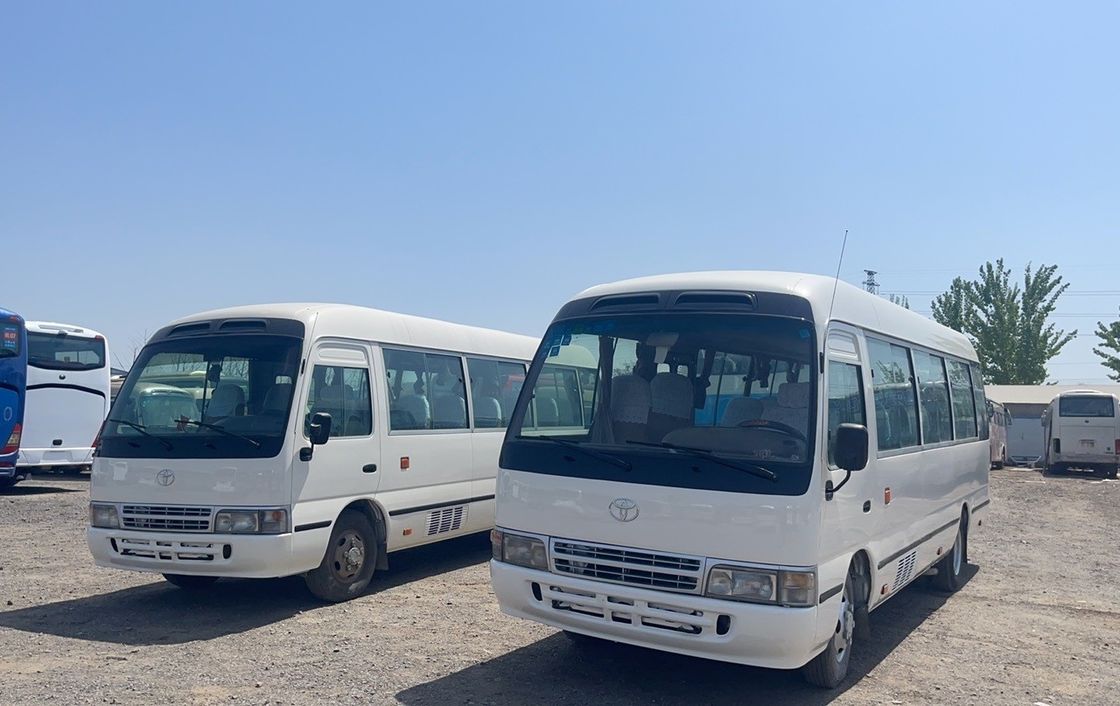 Μέγιστη ροπή 340Nm/rpm Ανακαινισμένο Toyota Coaster 19-29 θέσεις Μικρό επιβατικό λεωφορείο