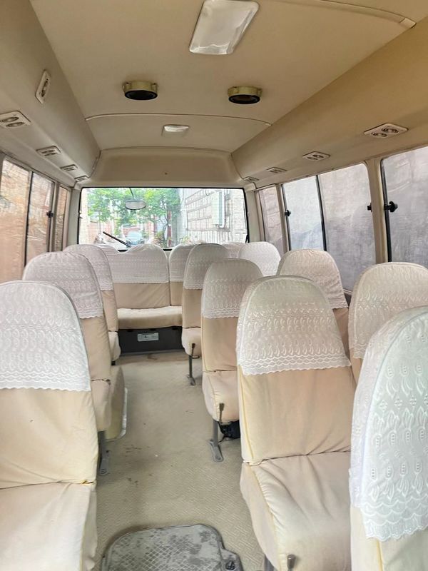30 θέσεις Toyota Coaster Bus σε καλή κατάσταση με πετρέλαιο ντίζελ και G.V.W. 5900 kg