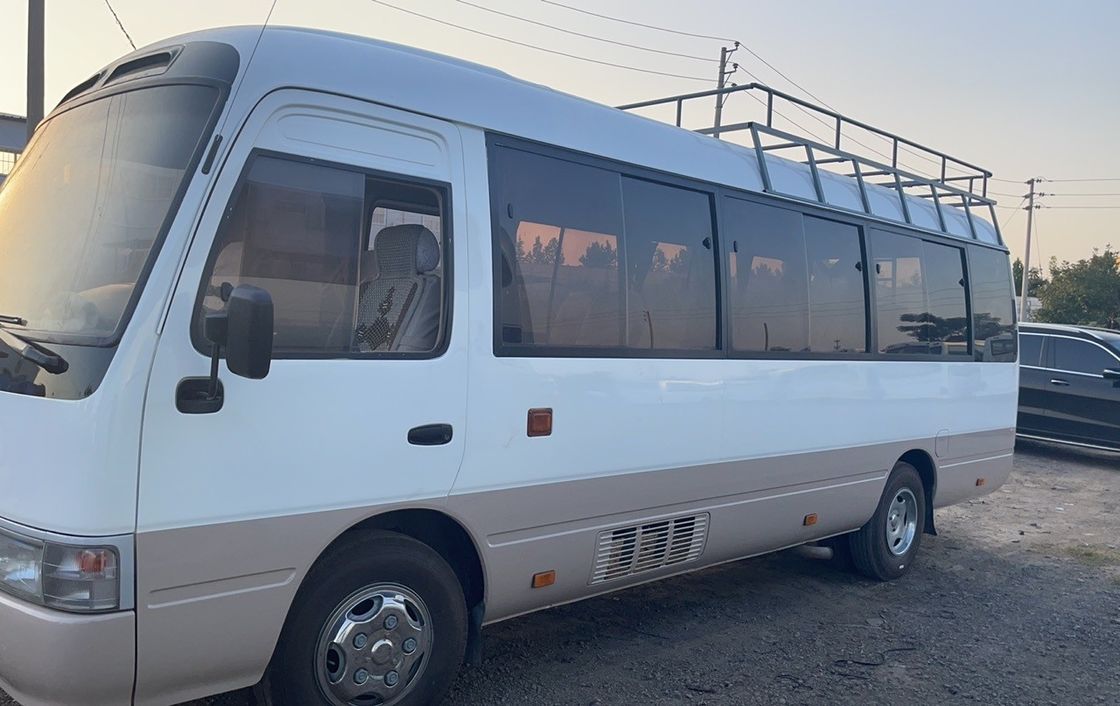 Χρησιμοποιημένο Ντίζελ 30 θέσεων Toyota Coaster Bus Καλή κατάσταση LHD 7.00R16 Ελαστικό G.V.W 5900 kg
