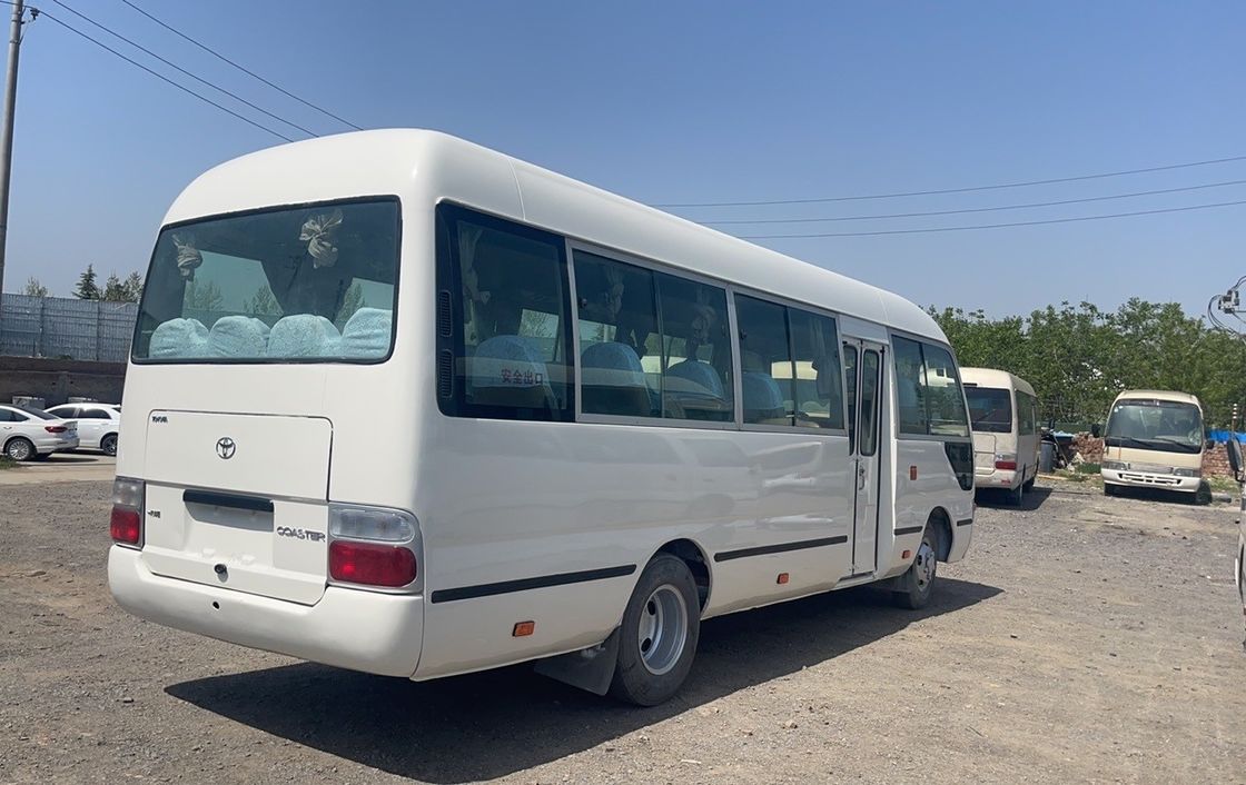 Χρησιμοποιημένο λεωφορείο Toyota Coaster με εκπομπές EURO 3 και χειροκίνητο κιβώτιο μετάδοσης σε καλή κατάσταση