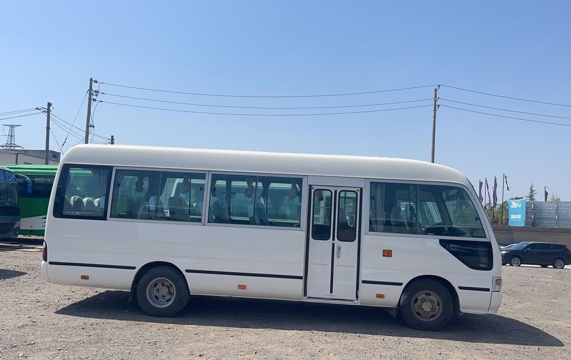 Χρησιμοποιημένο λεωφορείο Toyota Coaster με εκπομπές EURO 3 και χειροκίνητο κιβώτιο μετάδοσης σε καλή κατάσταση