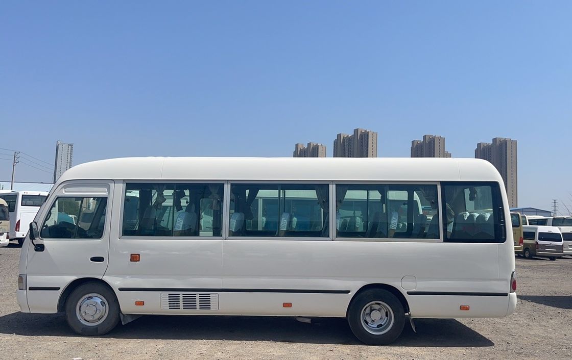 Χρησιμοποιημένο λεωφορείο Toyota Coaster με εκπομπές EURO 3 και χειροκίνητο κιβώτιο μετάδοσης σε καλή κατάσταση