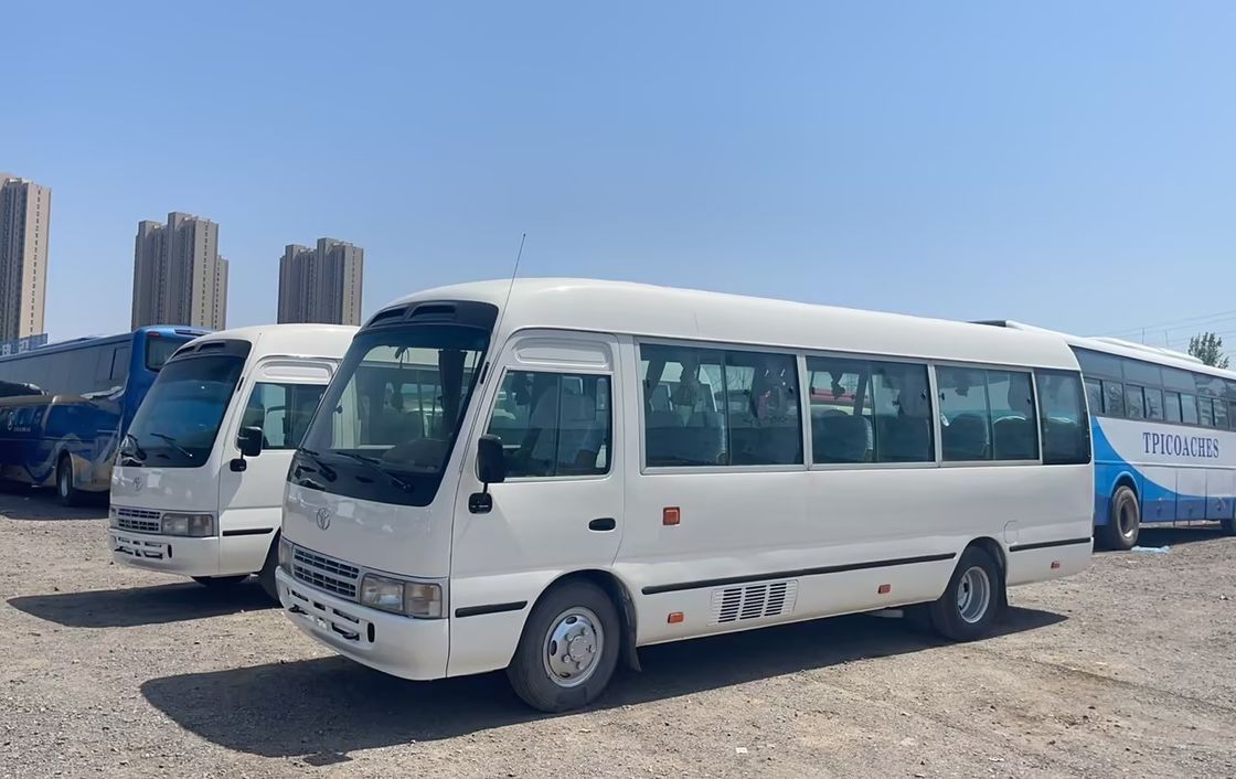 30 θέσεις Toyota Coaster λεωφορείο σε εξαιρετική κατάσταση με 6-8L δυναμικό κινητήρα ντίζελ