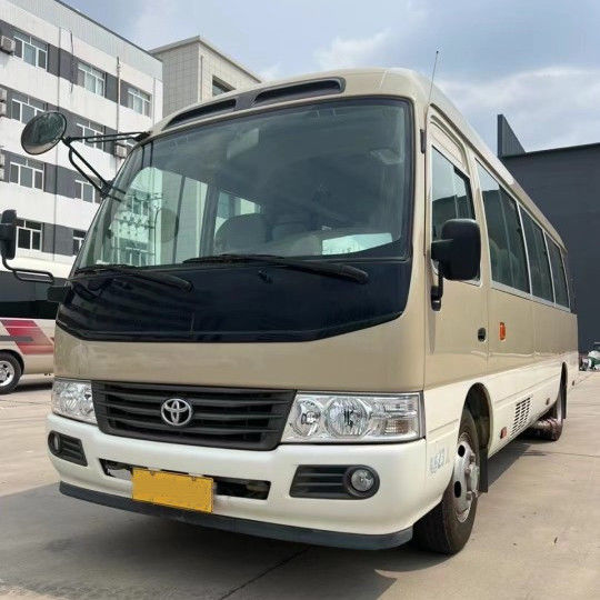 2023 Μοντέλο Βενζίνης Toyota Coaster Bus 30 θέσεις Μηχανική χωρητικότητα 4L 7005*2040*2785mm