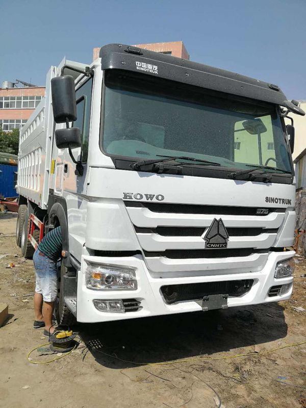 Χρησιμοποιούμενο Sinotruck Howo 10 τροχούς 25 τόνων μέτρο 20 κυβικά φορτηγό βυθού Euro 3 χειροκίνητο AC