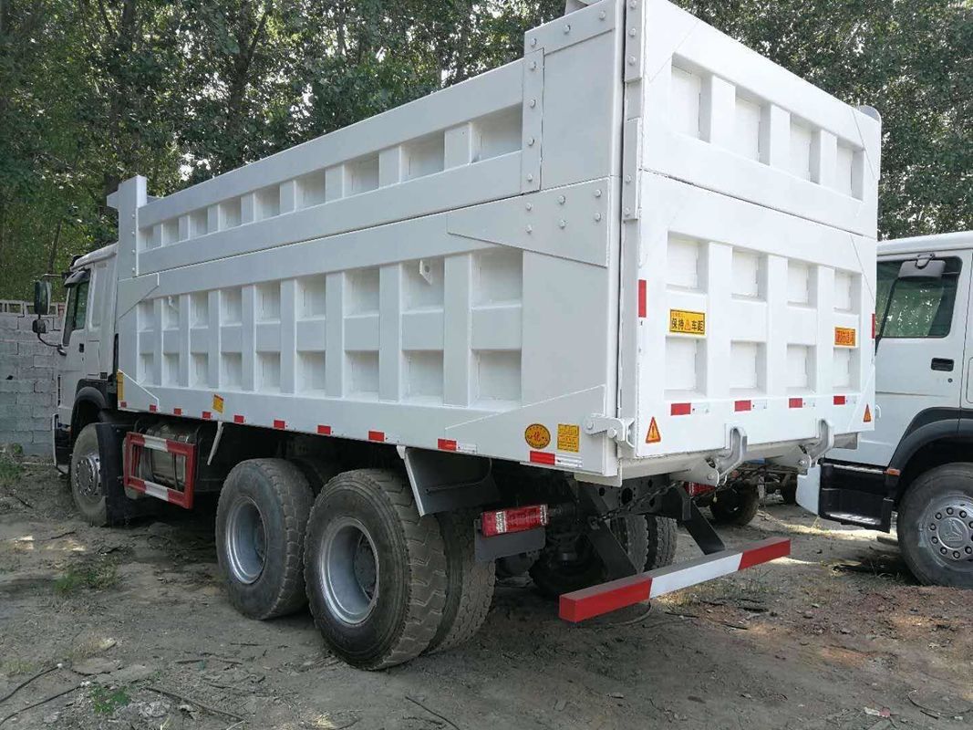 Χρησιμοποιούμενο Sinotruck Howo 10 τροχούς 25 τόνων μέτρο 20 κυβικά φορτηγό βυθού Euro 3 χειροκίνητο AC