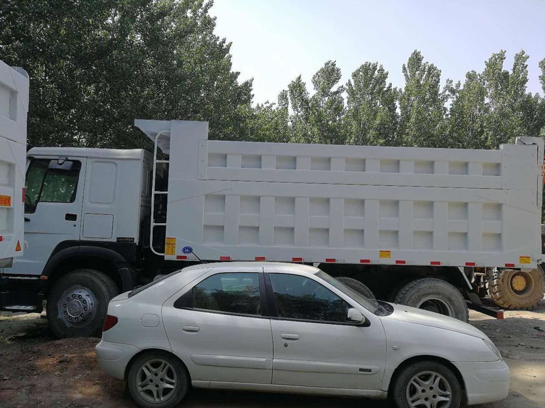 Χρησιμοποιούμενο Sinotruck Howo 10 τροχούς 25 τόνων μέτρο 20 κυβικά φορτηγό βυθού Euro 3 χειροκίνητο AC