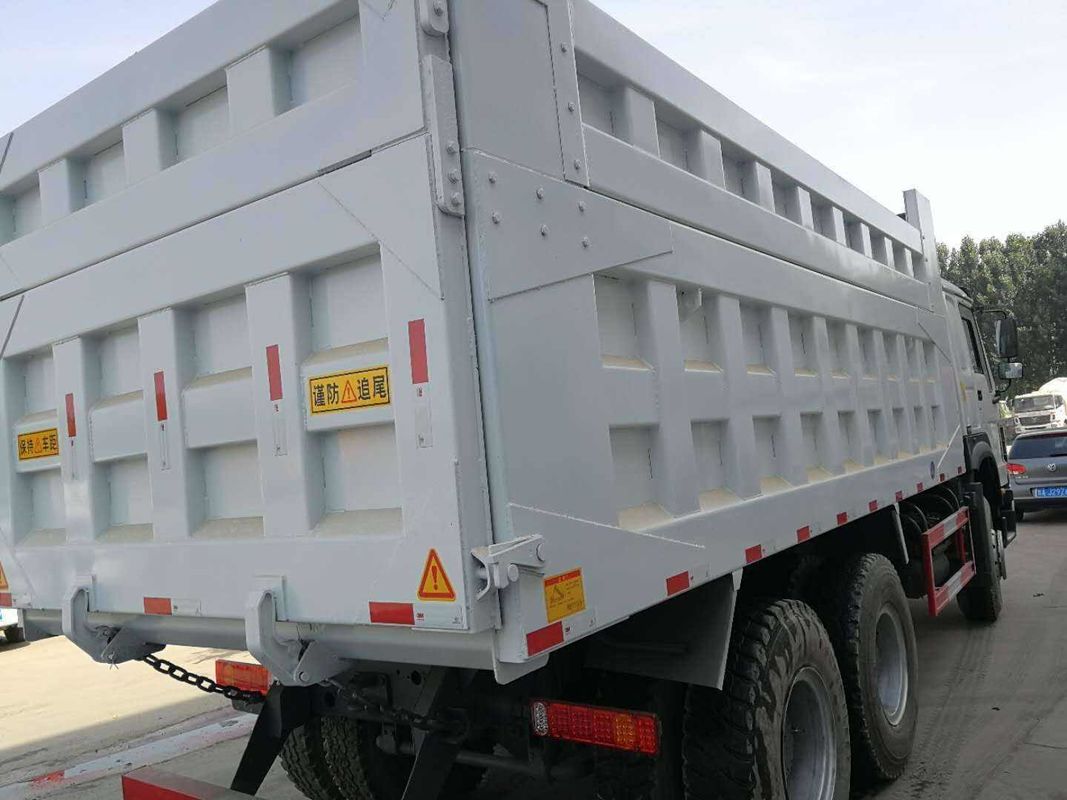 Χρησιμοποιούμενο Sinotruck Howo 10 τροχούς 25 τόνων μέτρο 20 κυβικά φορτηγό βυθού Euro 3 χειροκίνητο AC