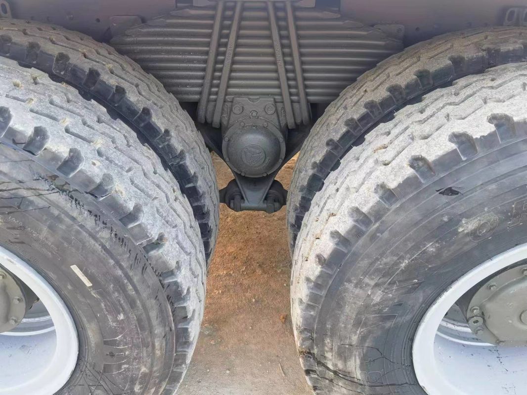 Ενίσχυρο φορτηγό HOWO 6x4 430hp με 19CBM BOX και δεξαμενή καυσίμου χωρητικότητας 300-400L