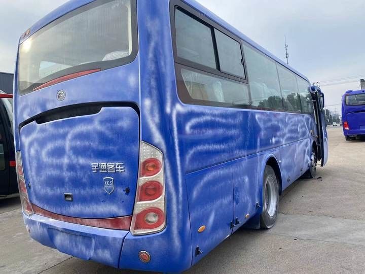 35 θέσεις Χρησιμοποιούμενο λεωφορείο λεωφορείο αριστερή κίνηση Ντίζελ κινητήρας Yuchai κινητήρας 8995*2490*3490mm
