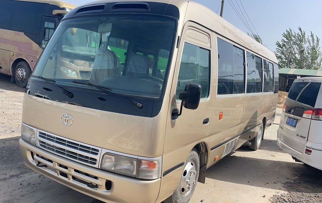 7m Toyota Coaster Bus 30 θέσεις Μέγιστη συνολική μάζα 5400kg 16/10 Γωνία προσέγγισης/εξόδου