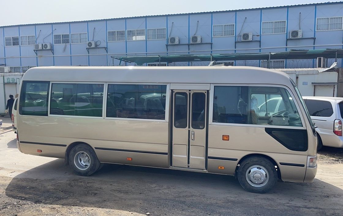 7m Toyota Coaster Bus 30 θέσεις Μέγιστη συνολική μάζα 5400kg 16/10 Γωνία προσέγγισης/εξόδου
