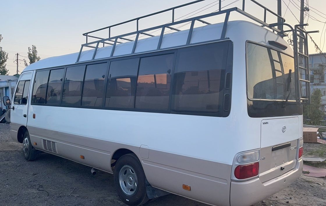 Ανακαινισμένο 23 6 θέσεων χωρητικότητα Toyota Coaster λεωφορείο Χρησιμοποιείται με 15B-FT μοντέλο κινητήρα