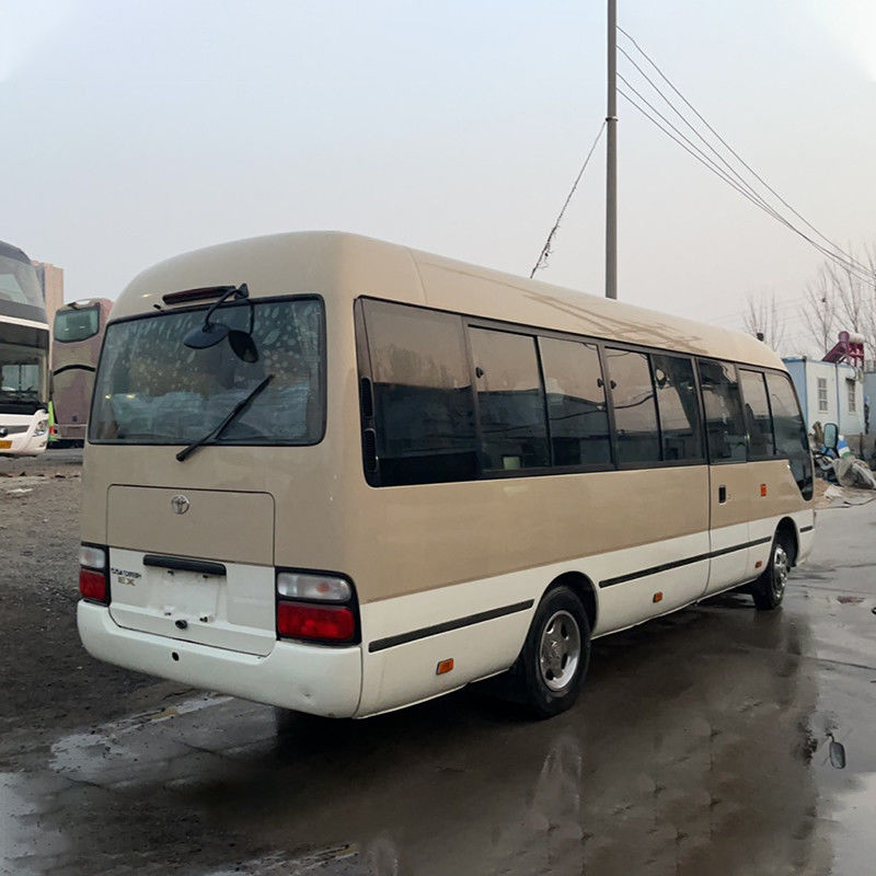 Χρησιμοποιημένο λεωφορείο Toyota Coaster με χειροκίνητη μετάδοση και κινητήρα ντίζελ σε προσιτή τιμή
