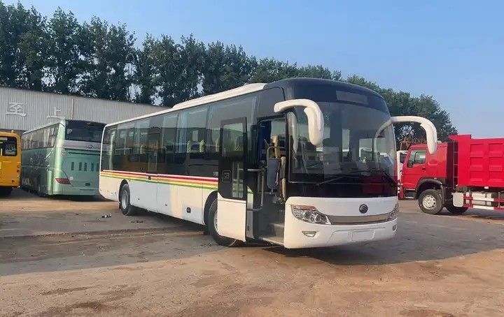 Υψηλά ανακαινισμένο λεωφορείο 50 θέσεων με πρότυπο εκπομπών Euro 3 και μπροστινό κινητήρα
