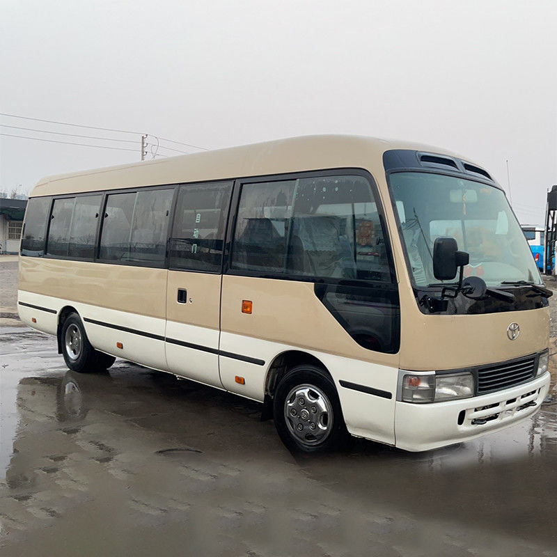 30 θέσεις Χρησιμοποιούμενο Toyota Coaster Bus Ντίζελ Μαξ ισχύς 113/5200 kW Εγχειρίδιο κιβώτιο ταχυτήτων
