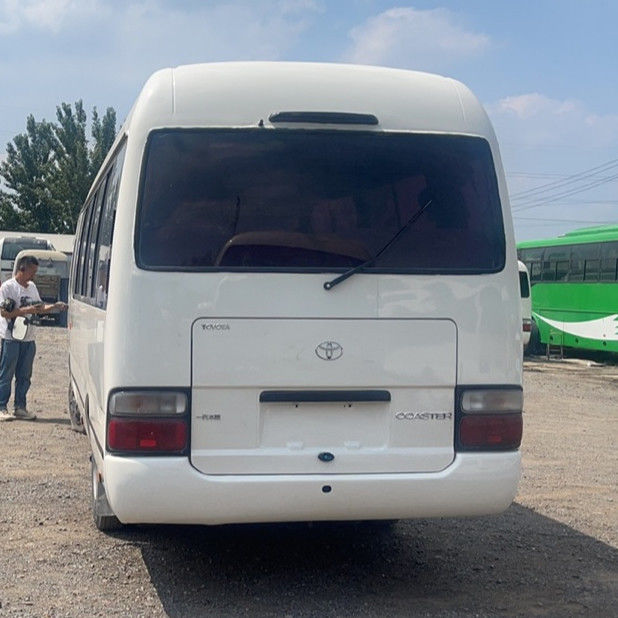 Σχεδιασμός 30 θέσεων Toyo Ta Coaster Bus με χωρητικότητα κινητήρα 4L και μέγιστη ισχύ 113/5200kw