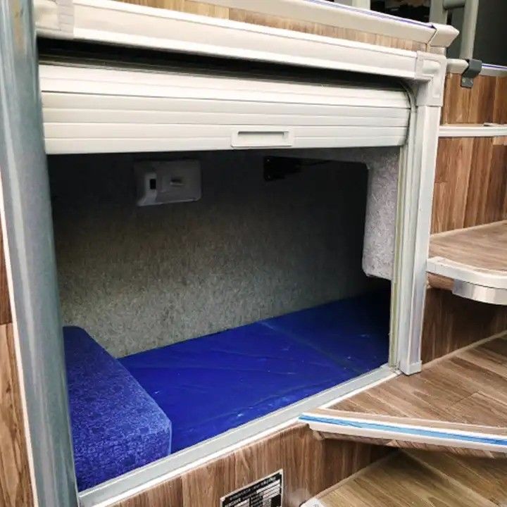 Χρησιμοποιούμενο λεωφορείο 336hp 50-60 θέσεις Μεγάλος χώρος FAST 6DS180T Μεταφορά 6-8L χωρητικότητα κινητήρα