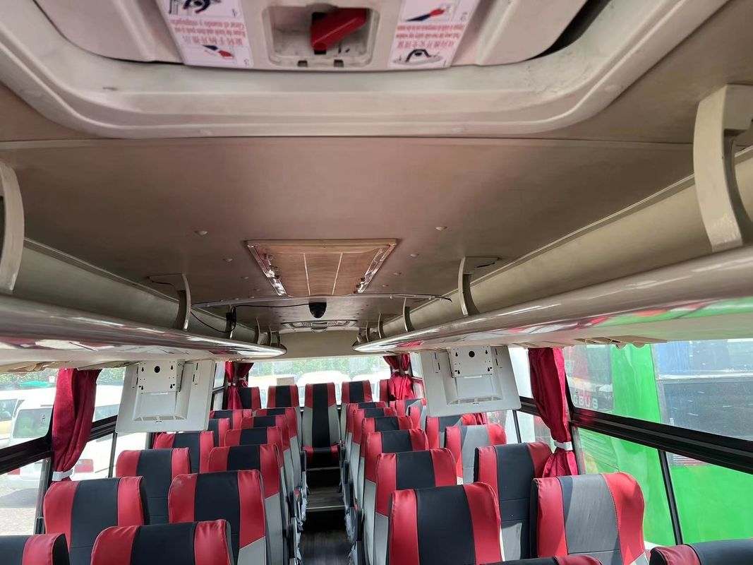 RHD Ντίζελ Λούξυ μεταχειρισμένα λεωφορεία 11R22.5 Ελαστικά και 1100N.m ροπή του κινητήρα για ταξιδιωτική εμπειρία