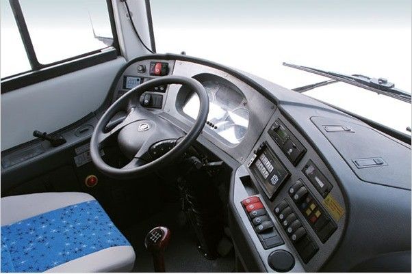 2550MM Συνολικό πλάτος Χρησιμοποιούμενο λεωφορείο ταξιδιωτικών λεωφορείων πολυτελείας 60 θέσεων με πρότυπο εκπομπών Euro 4