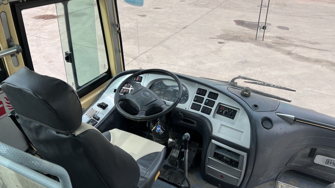 Καλή κατάσταση μεταχειρισμένο ντίζελ 65 επιβατικών λεωφορείων 50 G.V.W 15600kg