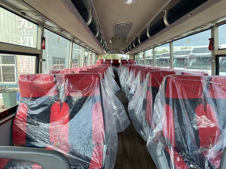 65 θέσεις Επιβατηγό λεωφορείο Χρησιμοποιούμενο λεωφορείο λεωφορείου Καλή κατάσταση και χωρητικότητα του κινητήρα 6 8L