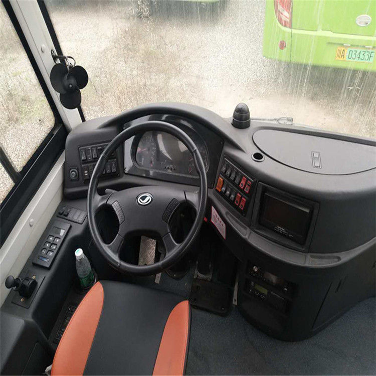 16500kg G.V.W Yuchai κινητήρας ντίζελ 45 θέσεων χρησιμοποιημένο CNG λεωφορείο με τουαλέτα