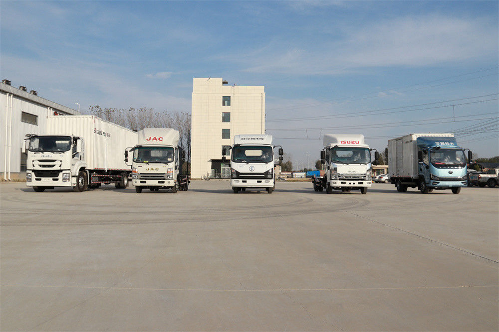 Isuzu Diesel 4*2 Μεσαίο φορτηγό φορτηγό με αποσυναρμολογητέο σώμα και υδραυλικούς προβολέα