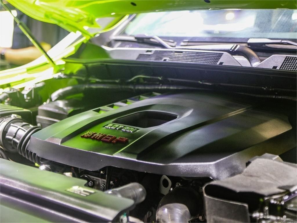 2024 Dongfeng 4*4 8AT βενζινοφόρο με ESC και αλουμινένιο κράμα