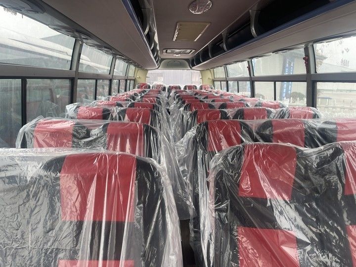12m Diesel λεωφορεία με 12450*2550*3790mm συνολικές διαστάσεις και ελαστικά 295/80R22.5-18PR